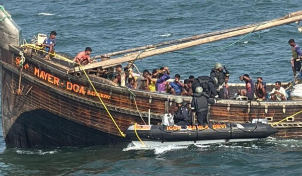 भारतीय तटरक्षक बल ने अपने जलक्षेत्र में अवैध रूप से मछली पकड़ रहे 19 बांग्‍लादेशी लोगों को गिरफ्तार किया