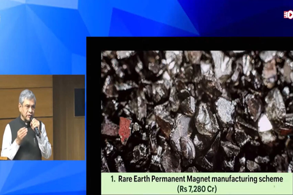সিন্টারড রেয়ার আর্থ পার্মানেন্ট ম্যাগনেটস উত্পাদনের লক্ষ্যে কেন্দ্রীয় মন্ত্রিসভা আজ ৭ হাজার ২৮০ কোটি টাকা ব্যয়ে একটি প্রকল্প অনুমোদন করেছে।