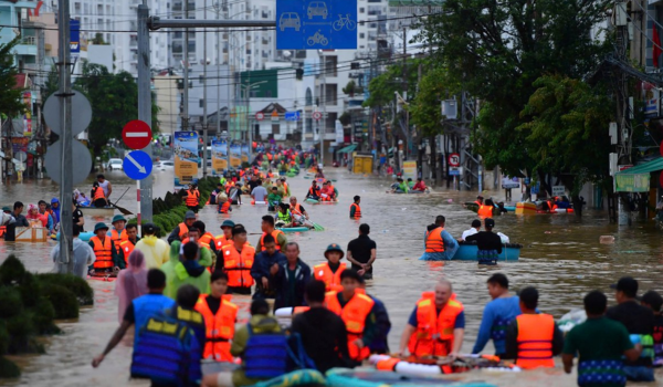 वियतनाम: बाढ़ और भूस्खलन से मरने वालों की संख्या 90, वहीं अभी भी 12 लोग लापता