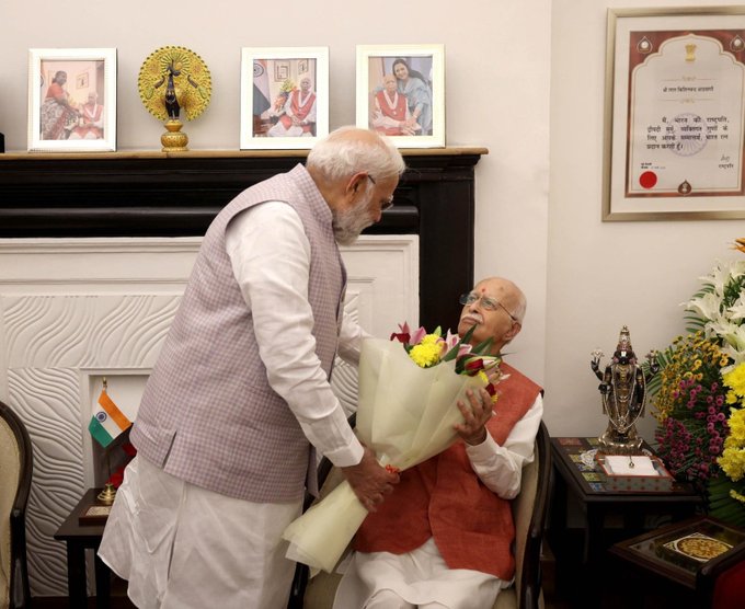 PM Modi Greets Veteran BJP Leader L. K. Advani on His Birthday
