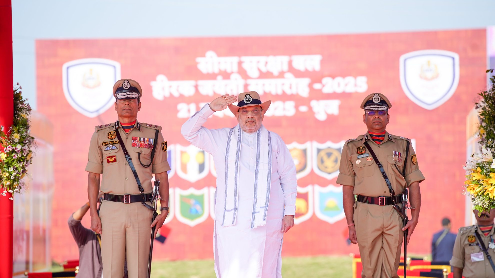 স্বরাষ্ট্রমন্ত্রী অমিত শাহ বলেছেন, দেশের গণতন্ত্রকে সুরক্ষিত রাখতেই নির্বাচন কমিশন ভোটার তালিকায় বিশেষ নিবিড় সংশোধন বা এস আই আর করছে
