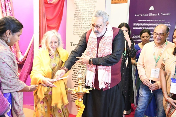 Textiles Minister Giriraj Singh Inaugurates Handloom & Handicraft Exhibition at IITF