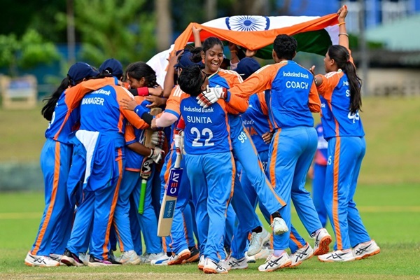کرکٹ کی نابینا خواتین کی بھارتی ٹیم نے کولمبو میں، نابینا خواتین کا ٹی-ٹوینٹی عالم کپ، پہلی بار جیت کر ایک تاریخ رقم کی ہے