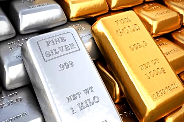 Gold Slips 0.2%, Silver Inches Up in Indian Bullion Market