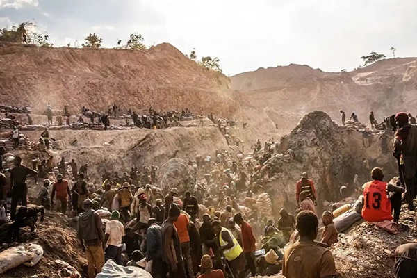 Bridge Collapse at DRC Mine Kills 32 After Crowd Panic and Overcrowding