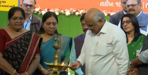 ગાંધીનગરમાં મુખ્યમંત્રી ભૂપેન્દ્ર પટેલની અધ્યક્ષતામાં પ્રધાનમંત્રી કિસાન સન્માન નિધિ યોજના અંતર્ગત રાજ્યકક્ષાનો કાર્યક્રમ યોજાયો.