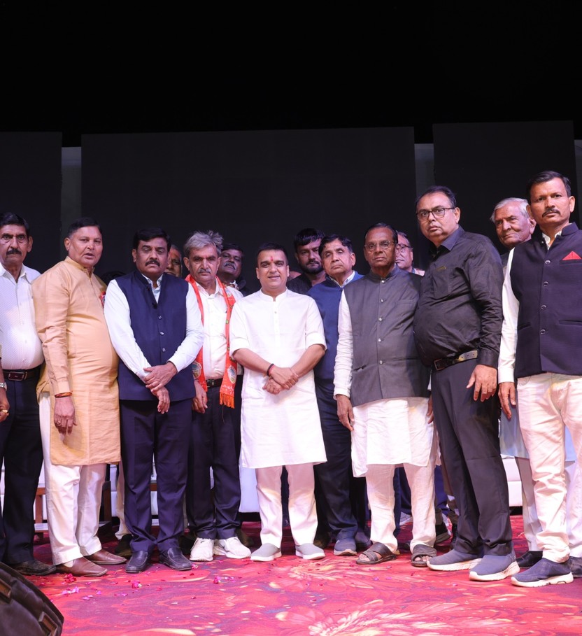 નાયબ મુખ્યમંત્રી હર્ષ સંઘવી ગાંધીનગરના માણસાના સોજા ગામમાં શ્રી વીર વેલુડા સેવા મંડળ “અર્ધ શતાબ્દી મહોત્સવ” અને”દાદા ના તોરણનો જીર્ણોધ્ધાર” કાર્યક્રમમાં ઉપસ્થિત રહ્યા.