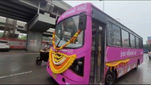 સુરતમાં BRTS બસ ચલાવીને નિશા શર્મા રાજ્યના પ્રથમ મહિલા બસ ચાલક બન્યા