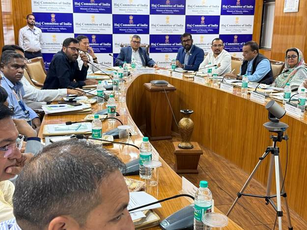 হজ কমিটি আজ মুম্বাইয়ে অনুষ্ঠিত এক সভায় -২০২৬-এর আগামী হজে ভারতীয় হজ তীর্থযাত্রীদের অভিজ্ঞতা আরও সুসংহত ও উন্নত করার পদক্ষেপগুলি নিয়ে আলোচনা করে।