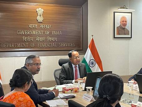 विमा कंपन्यांनी पॉलिसीधारकांना जलद सेवा द्यावी, असं अर्थमंत्र्यांचं आवाहन