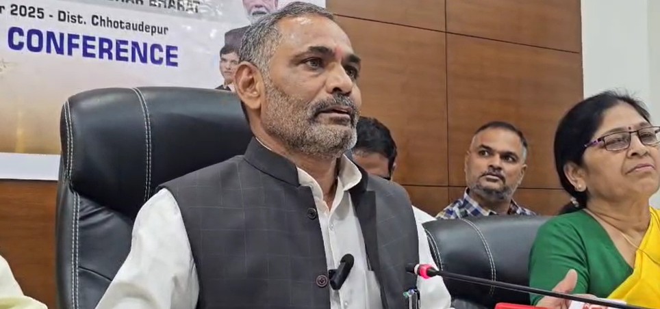 સાંસદ જસુ રાઠવાએ સરદાર ઍટ 150 યુનિટી માર્ચ અને ભગવાન બિરસા મુંડાની જન્મજયંતી નિમિત્તે આયોજિત યાત્રા અંગે છોટાઉદેપુરમાં પત્રકાર પરિષદ યોજી.