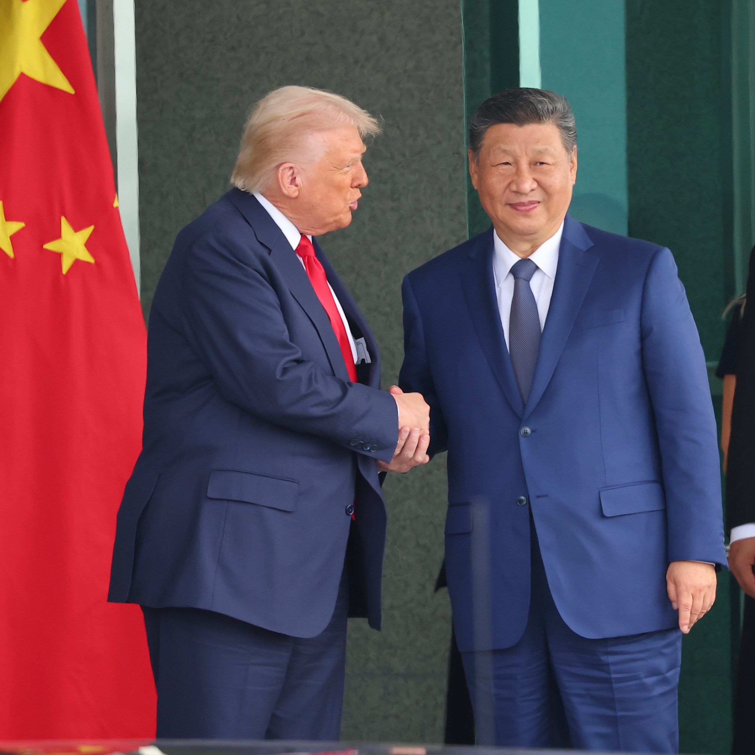 মার্কিন রাষ্ট্রপতি ডোনাল্ড ট্রাম্প সতর্ক করে দিয়ে বলেছেন যে চীন যদি তাইওয়ান আক্রমণ করে তাহলে তার পরিণতি কী হবে, চীনের রাষ্ট্রপতি শি জিনপিং পরিস্থিতি খুব ভালোভাবেই বোঝেন।