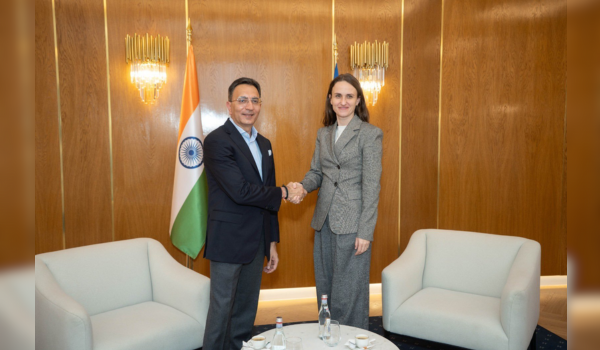 کامرس اور صنعت کے وزیرِ مملکت Jitin پرساد نے آج Bucharest میں رومانیہ کی وزیر Oana-Silvia کے ساتھ دو طرفہ میٹنگ کی۔