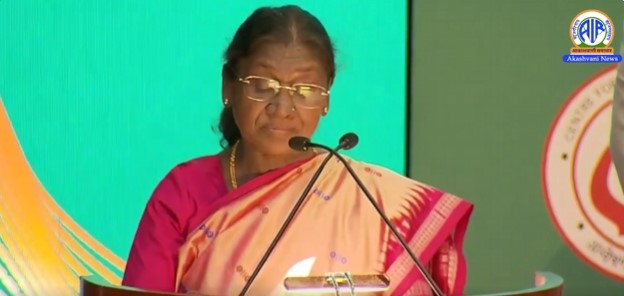 صدر جمہوریہ دروپدی مرمو نے آج کہا ہے کہ بھارتی مسلح افواج نے ملک کی خودمختاری کی خاطر اپنی پیشہ وارنہ صلاحیت اور حب الوطنی کے جذبے کی مثال پیش کی ہے