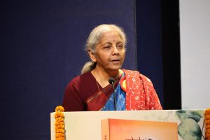 નાણામંત્રી નિર્મલા સીતારમણે દેશમાં વિશ્વ કક્ષાની બેંકો વિકસાવવા માટે હાકલ કરી
