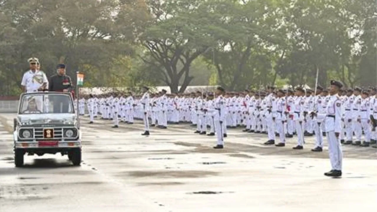 পুণেৰ ক্ষেত্রপাল পেৰেডগ্ৰাউণ্ডত ৰাষ্ট্ৰীয় প্ৰতিৰক্ষা একাডেমীৰ ১৪৯ সংখ্যক পাছিং আউট পেৰেড সম্পন্ন