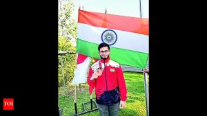 ટોકિયોમાં ચાલી રહેલી ડેફલિમ્પિક્સ સ્પર્ધામાં રાજ્યના નિશાને બાજ મોહમ્મદ મુર્તુજાએ રજત ચંદ્રક જીત્યો