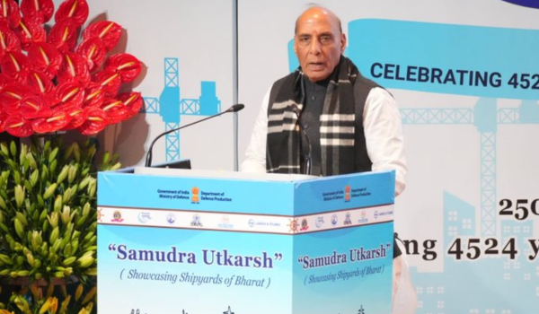 भारत जहाज निर्माण और समुद्री क्षेत्र का प्रमुख वैश्विक केन्‍द्र के रूप में उभर रहा है: रक्षा मंत्री