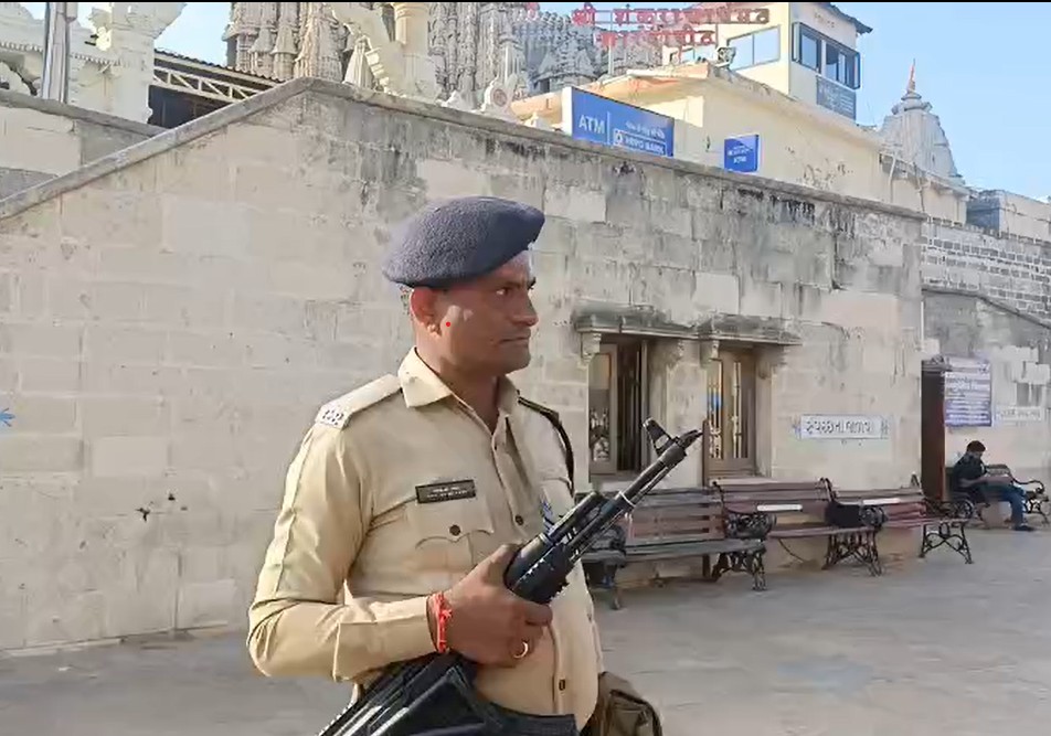 દિલ્હીમાં કારમાં વિસ્ફોટ બાદ ગુજરાતમાં પોલીસ દ્વારા તપાસ કામગીરી-ધાર્મિક સ્થળો સઘન સુરક્ષા વ્યવસ્થા