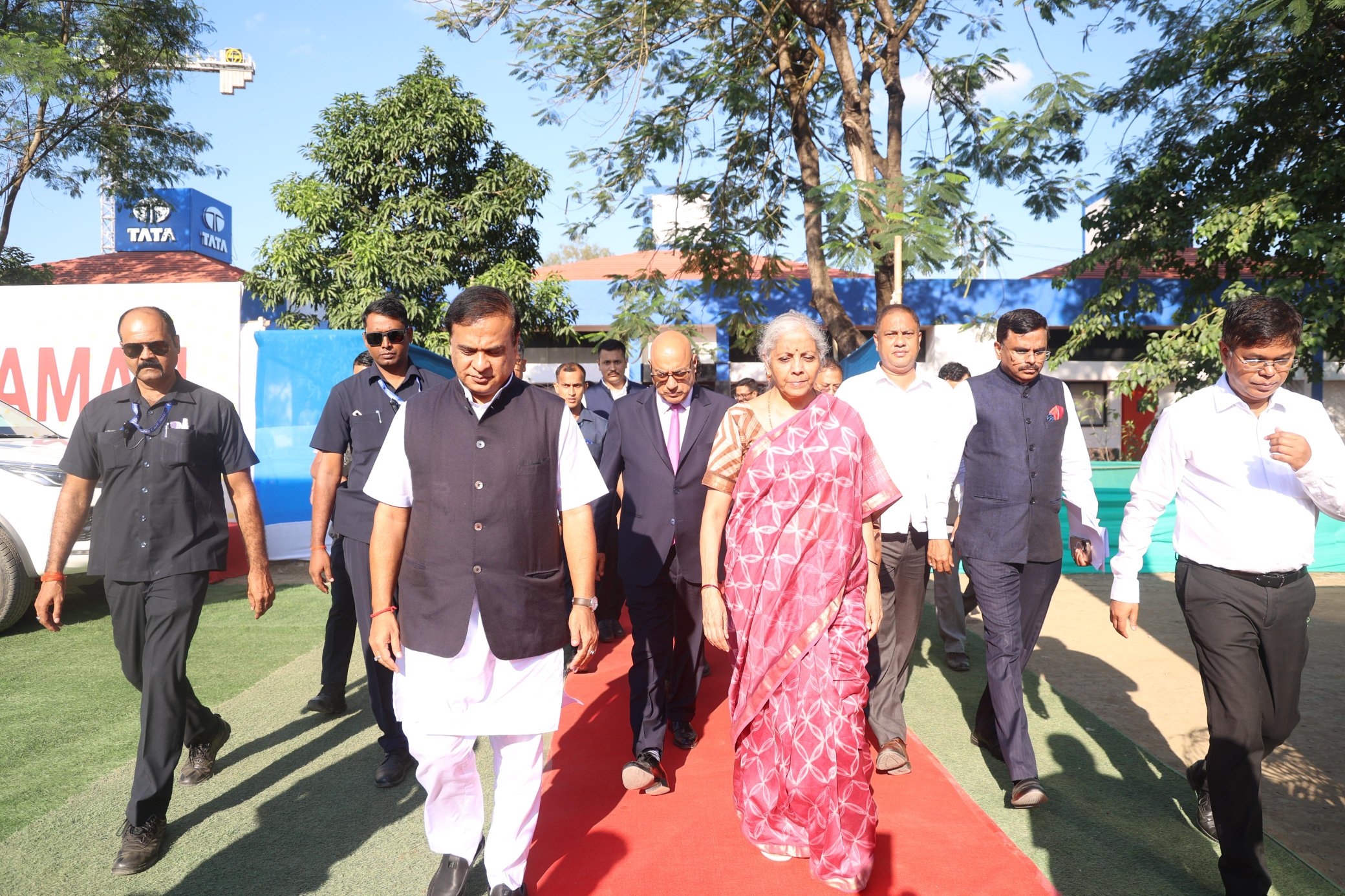 জাগীৰোডৰ ছেমিকণ্ডাক্টৰ প্ৰকল্প পৰিদৰ্শন কেন্দ্ৰীয় বিত্তমন্ত্ৰী নিৰ্মলা সীতাৰমনৰ