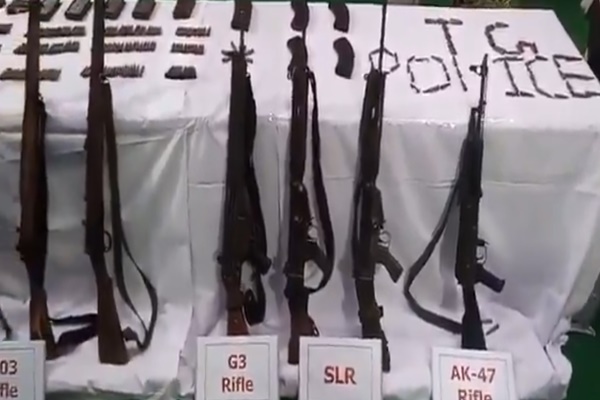 تلنگانہ میں ریاستی کمیٹی کےتین ممبروں سمیت ممنوعہCPIمائونوازوںکے37روپوش ارکان نے خودسپردگی کی ہے