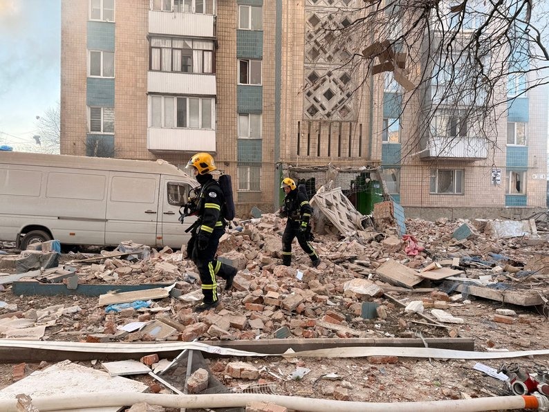 Russian Drone and Missile Strikes Kill 10 in Ukraine