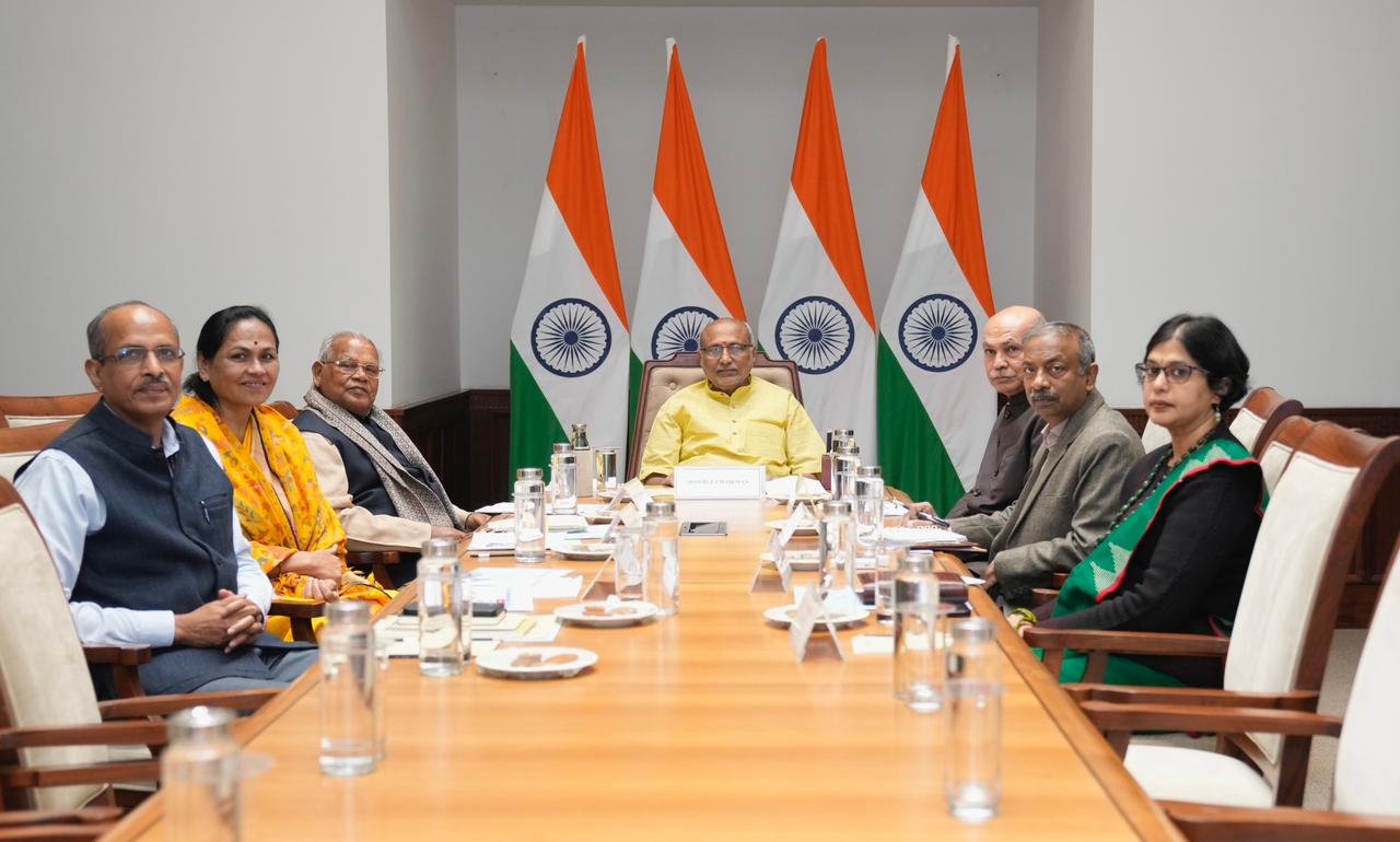 केन्द्रीय मंत्री जीतनराम मांझी और राज्यमंत्री शोभा करंदलाजे ने उपराष्ट्रपति सीपी राधाकृष्णन से की भेंट