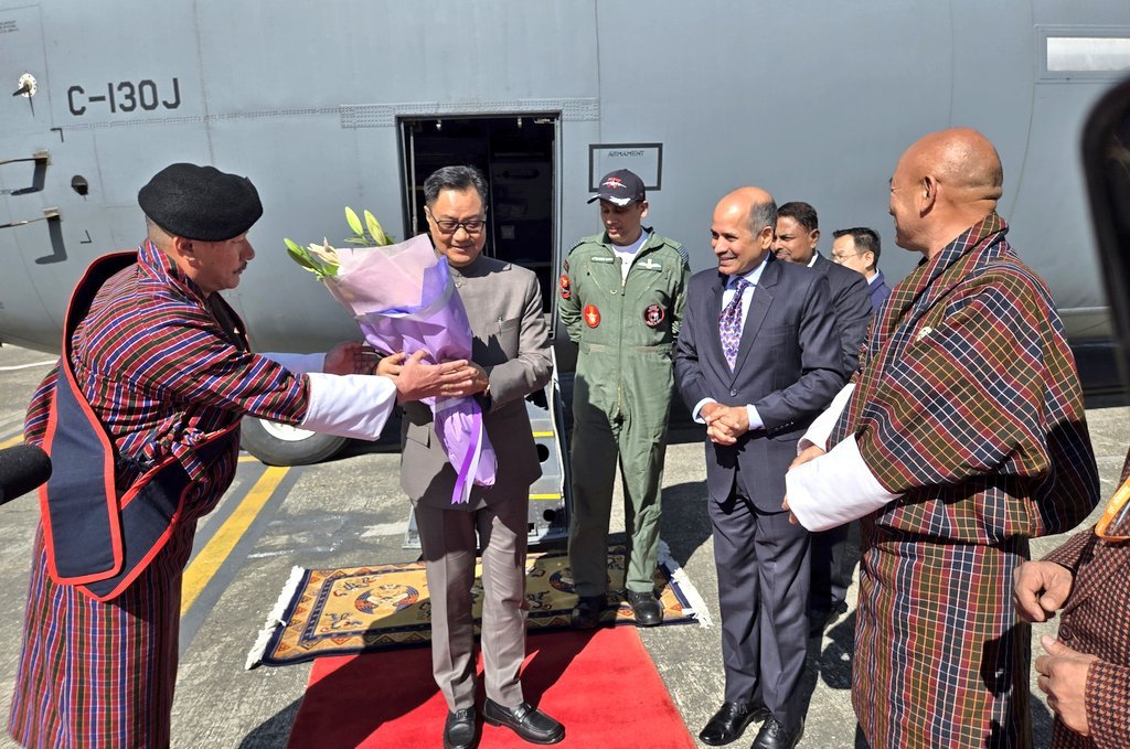 भूटान पहुंचे केंद्रीय मंत्री किरेन रिजिजू, भगवान बुद्ध के अवशेषों को वापस लोने वाले प्रतिनिधिमंडल का कर रहे हैं नेतृत्व