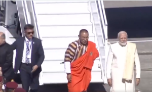 दो दिवसीय यात्रा पर भूटान पहुंचे प्रधानमंत्री मोदी, चौथे नरेश की 70वीं जयंती समारोह में होंगे शामिल