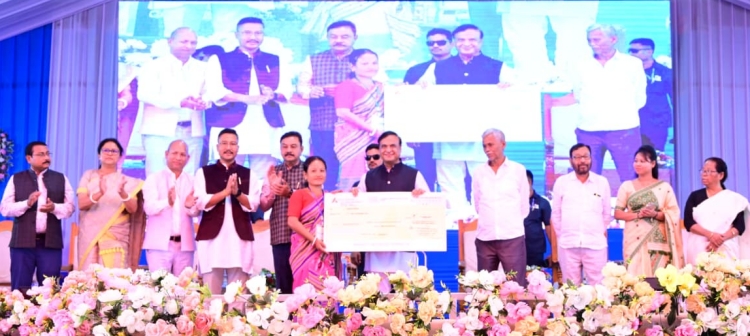 ৰাজ্য চৰকাৰে নিযুত মইনা আঁচনিৰ আর্হিত ল’ৰাসকলৰ বাবেও জানুৱাৰীৰ পৰা এখন নতুন আঁচনি আৰম্ভ কৰাৰ বিষয়ে চিন্তা-চর্চা কৰি আছে বুলি মুখ্যমন্ত্রী ড০ হিমন্ত বিশ্ব শর্মাৰ প্রকাশ