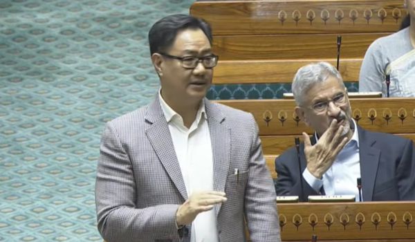 حکومت نے کہا ہے کہ وہ لوک سبھا میں فضائی آلودگی کے معاملات پر بحث کرنے کیلئے تیار ہے۔