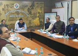 SIR কর্মসূচি নিয়ে নির্বাচন কমিশনের গুরুত্বপূর্ণ নির্দেশাবলী এবং রাজ্যে চলা SIR কর্মসূচি পর্যালোচনা করতে রাজ্যের মুখ্য নির্বাচনী আধিকারিক ও এরাজ্যের জন্য স্পেশাল ইলেক্টোরাল রোল অবজারভার আজ ভিডিও কনফারেন্সের মাধ্যমে রাজ্যের জেলা নির্বাচনী আধিকারিক, ERO এবং ১২ জন ইলেক্টোরাল রোল অবজারভারদের সঙ্গে বৈঠক করেন।