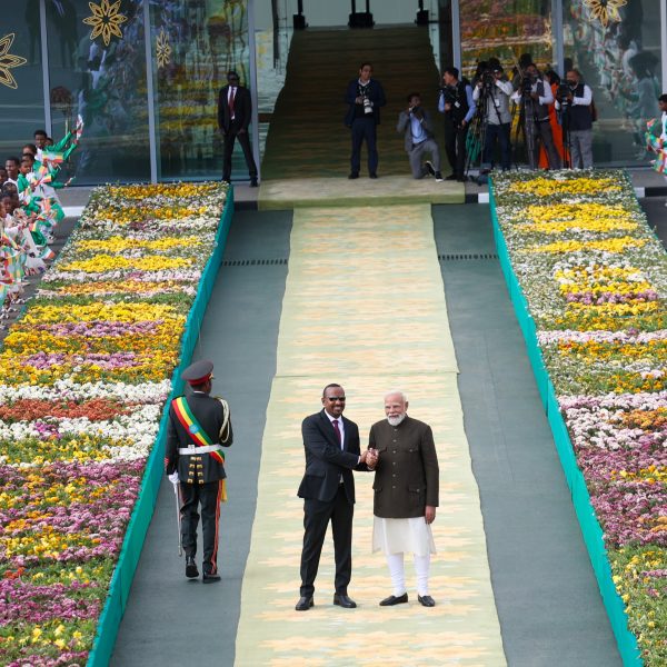 ত্রিদেশীয় সফরের দ্বিতীয় পর্যায়ে প্রধানমন্ত্রী নরেন্দ্র মোদী আজ ইথিওপিয়ার রাজধানী আদ্দিস আবাবায় সেদেশের প্রধানমন্ত্রী ড: আবি আহমেদ  আলির সঙ্গে দ্বিপাক্ষিক বৈঠক করেছেন।