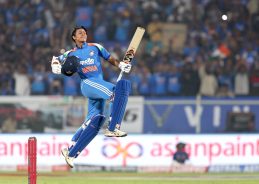 مردوں کے کرکٹ میں وشاکھا پٹنم میں تین میچوں کی ODI سیریز کے تیسرے اور آخری کرکٹ میچ میں بھارت نے کَل رات جنوبی افریقہ کو 9 وکٹ سے کراری شکست دے کر سیریز دو-ایک سے جیت لی ہے۔