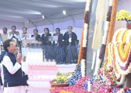 কেন্দ্রীয় শিল্প ও বাণিজ্য মন্ত্রী পিয়ূষ গোয়েল আজ মহাপরিনির্বাণ দিবসে ভারতরত্ন ডঃ ভীমরাও আম্বেদকারের প্রতি শ্রদ্ধা জানিয়ে, সাম্য, সামাজিক ঐক্য এবং সকলের জন্য সমান সুযোগের যে সংস্থান সংবিধানে রয়েছে তা পুনরায় সকলকে স্মরণ করিয়ে দিয়েছে।