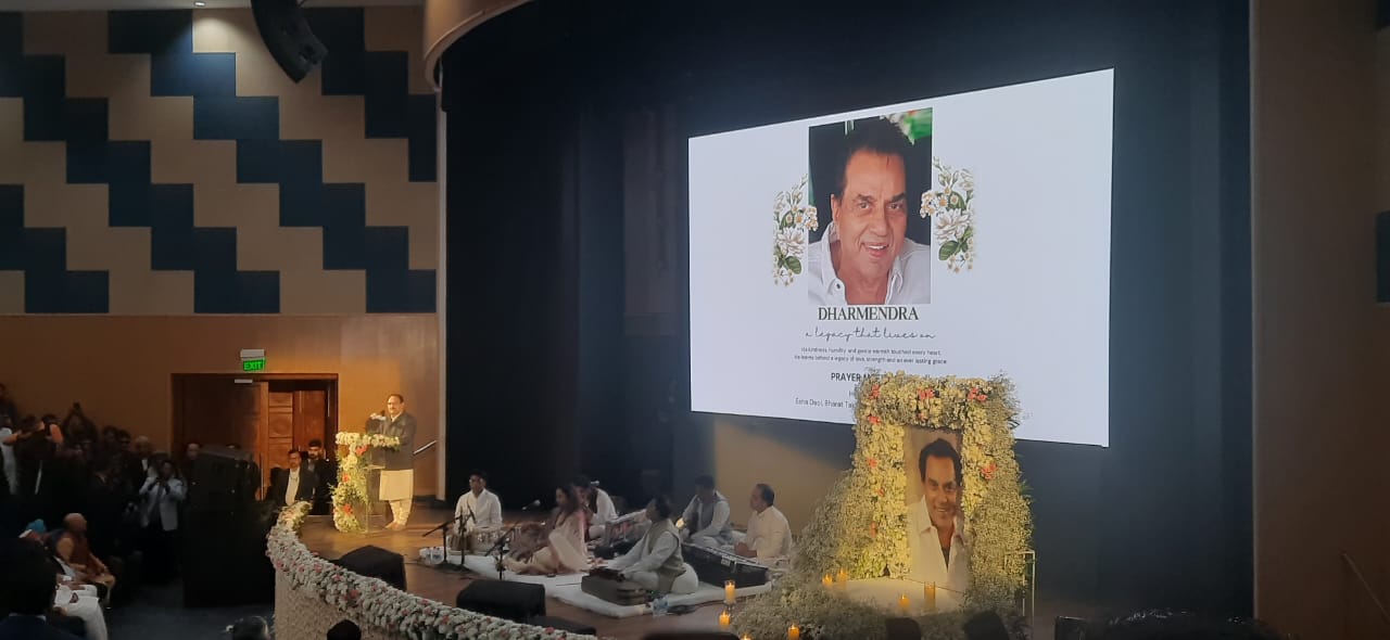 Prayer meeting held in Delhi for veteran actor Dharmendra, leaders pay condolences