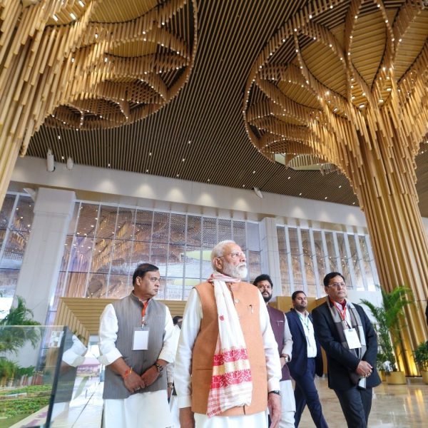 প্রধানমন্ত্রী নরেন্দ্র মোদি আজ অসমের নামরূপে ১২ হাজার কোটি টাকার অ্যামোনিয়া-ইউরিয়া সার প্রকল্পের ভূমি পূজা করবেন।