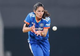 তিরুবনন্তপুরমের গ্রিনফিল্ড স্টেডিয়ামে আজ মহিলাদের চতুর্থ টি -২০ ম্যাচে ভারত, শ্রীলঙ্কার মুখোমুখি হবে।