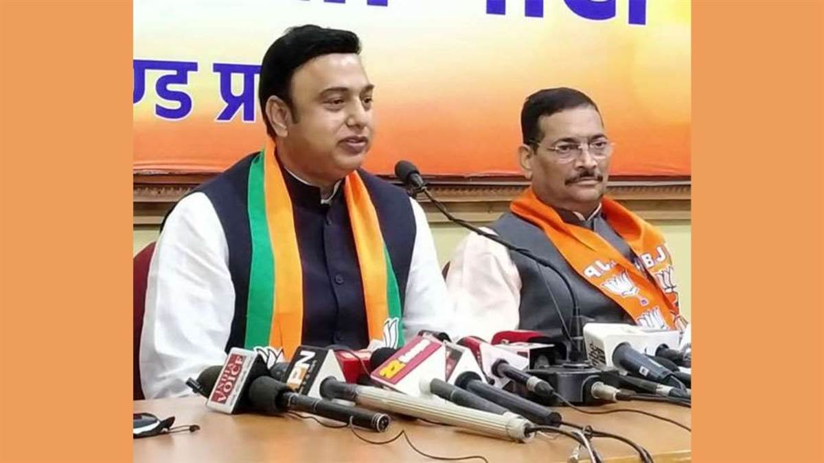 भाजपा ने आरोप लगाया: कांग्रेस संसद में कागज़ फाड़कर लोकतंत्र का मज़ाक उड़ा रही