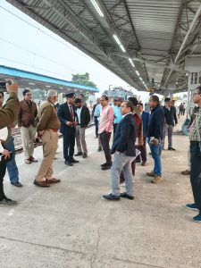 আসন্ন গঙ্গা সাগর মেলায় তীর্থ যাত্রীদের যাতায়াতের সুবিধার্থে পূর্ব রেলের শিয়ালদা ডিভিশন শিয়ালদা ও কলকাতা স্টেশন থেকে অতিরিক্ত ট্রেন চালাবে।