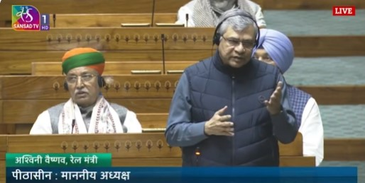 যাত্রী স্বাছন্দ্য বাড়াতে ভারতীয় রেল ২০২৩-২৪ আর্থিক বর্ষে প্রায় ৬০ হাজার কোটি টাকারও বেশি ভর্তুকি প্রদান করেছে।