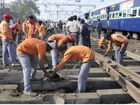 পূর্ব রেলের হাওড়া ডিভিশনের বেশ কিছু সেকশনে আগামীকাল রক্ষণাবেক্ষণ কাজের জন্য ট্রেন চলাচলে নিয়ন্ত্রণ করা হচ্ছে।