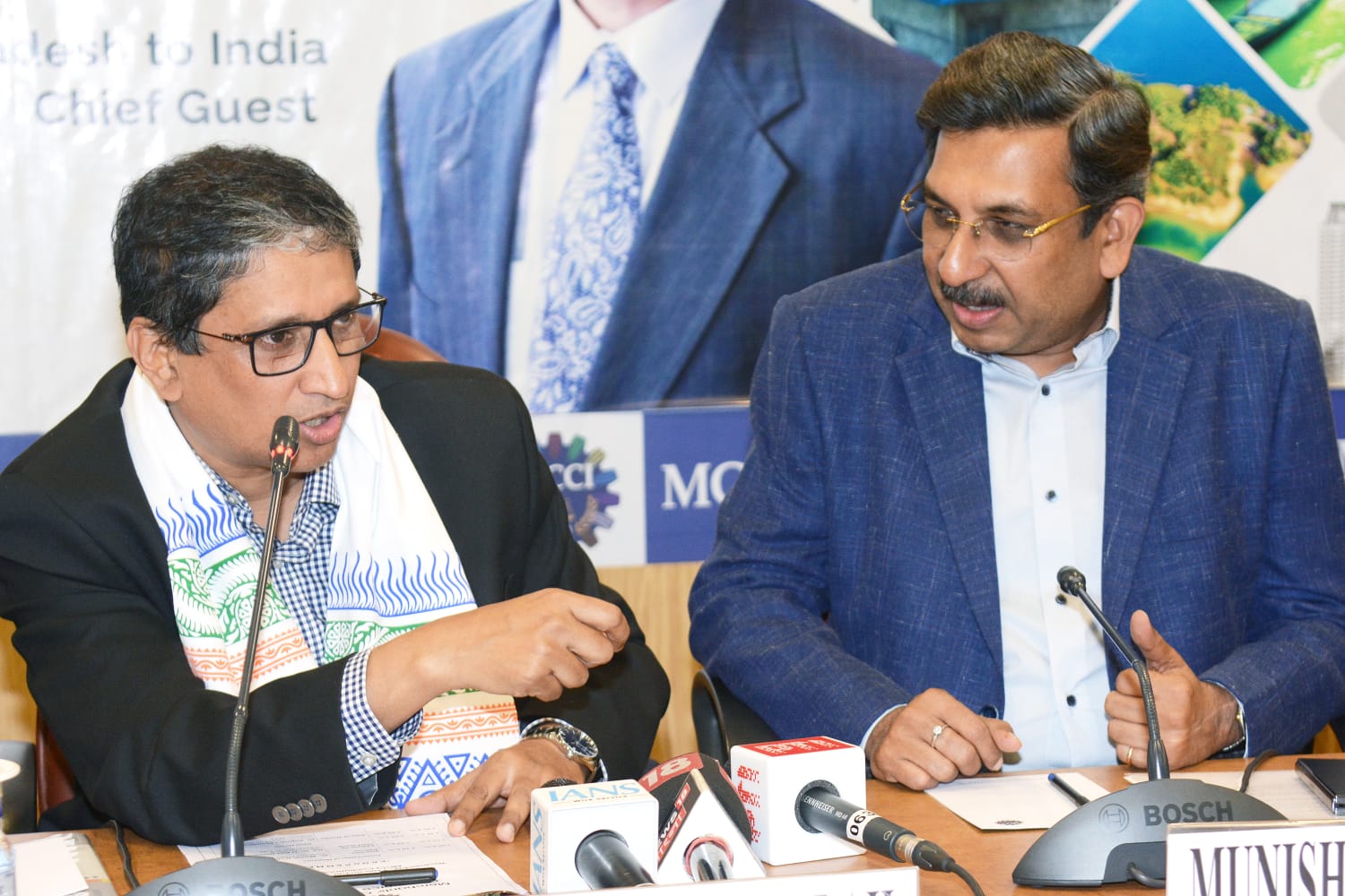 ভারত ও বাংলাদেশের  মধ্যে দ্বিপাক্ষিক সম্পর্ক মধুর রাখতে সেদেশের অন্তর্বর্তী সরকার বদ্ধপরিকর বলে ভারতে নিযুক্ত বাংলাদেশী হাইকমিশনার এম রিয়াজ হামিদুল্লাহ জানিয়েছেন।