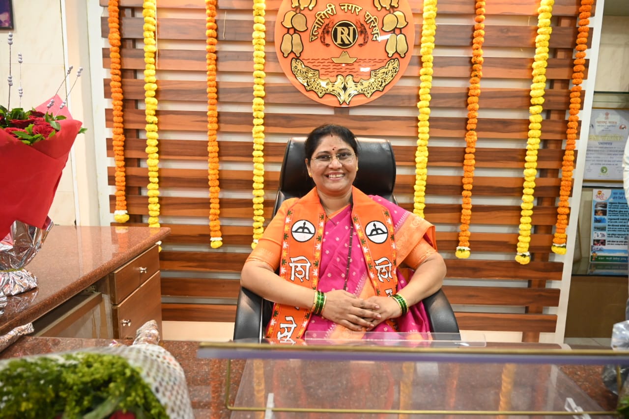 रत्नागिरीत नगरपरिषदा आणि नगर पंचायतींच्या नगराध्यक्षांनी पदभार स्वीकारला