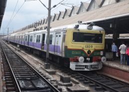 পূর্ব রেলের হাওড়া ডিভিশনের ব্যান্ডেল স্টেশন সীমানায় ট্র্যাক রক্ষণাবেক্ষণ কাজের জন্য আজ (20.12.25) রাত সাড়ে ১১ টা থেকে আগামীকাল (21.12.25)ভোর সাড়ে ৫ টা পর্যন্ত মোট ৬ ঘণ্টা ট্র্যাফিক ব্লক থাকবে।