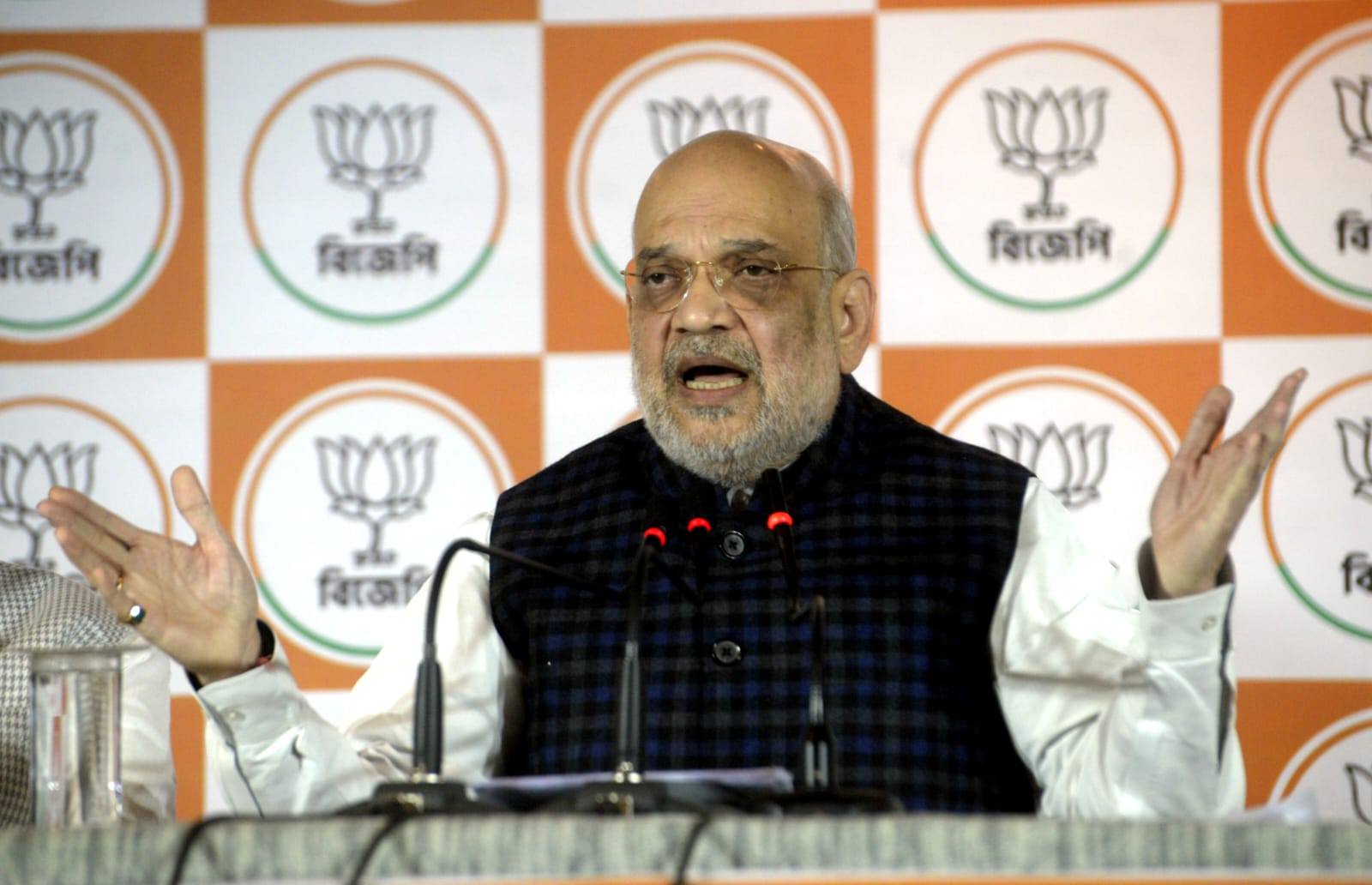 রাজ্য সফররত শীর্ষ বিজেপি নেতা, কেন্দ্রীয় স্বরাষ্ট্রমন্ত্রী অমিত শাহ আজ রাজ্য বিজেপির পদাধিকারীদের সঙ্গে একাধিক বৈঠক করবেন।