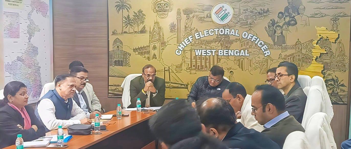 বেসরকারি বহুতল আবাসনে ভোটকেন্দ্র তৈরি সংক্রান্ত একাধিক গুরুত্বপূর্ণ বিষয় নিয়ে নির্বাচন কমিশনের বৈঠক শুরু হয়েছে ।