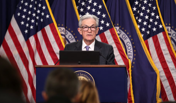 মার্কিন ফেডারাল রিজার্ভ, তাদের সুদের হার শূণ্য দশমিক ২৫ শতাংশ হ্রাস করেছে।