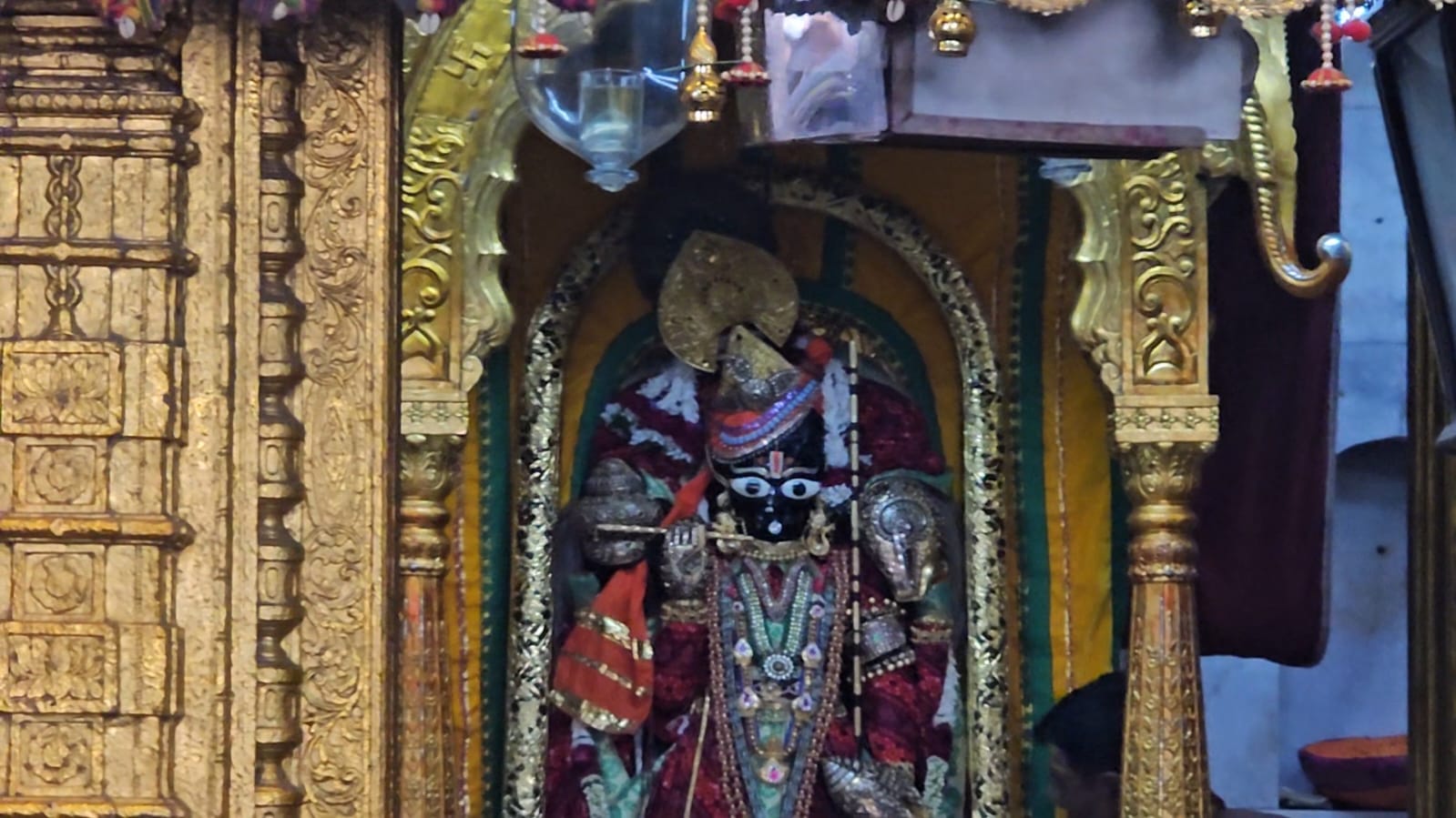 માગશર સુદ પૂનમ નિમિત્તે ખેડાના સુપ્રસિદ્ધ ડાકોર રણછોડરાયજી મંદિરમાં ભક્તોનું ઘોડાપૂર ઉમટ્યું