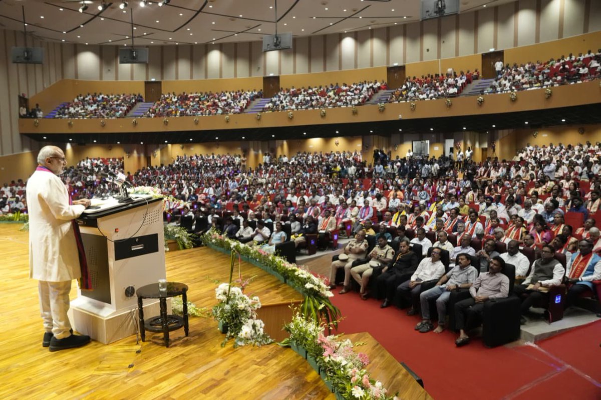 উপরাষ্ট্রপতি সি পি রাধাকৃষ্ণন বলেছেন, পুদুচেরি শতাব্দীর পর শতাব্দী ধরে বিশ্বের কাছে শুধু দেশের প্রাচীন সভ্যতা নয়, বরং চিরন্তন মূল্যবোধও পৌঁছে দিয়েছে।